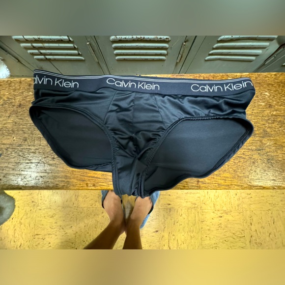 Calvin Klein Men's Micro Stretch Hip Brief In Black - Picture 3 of 10